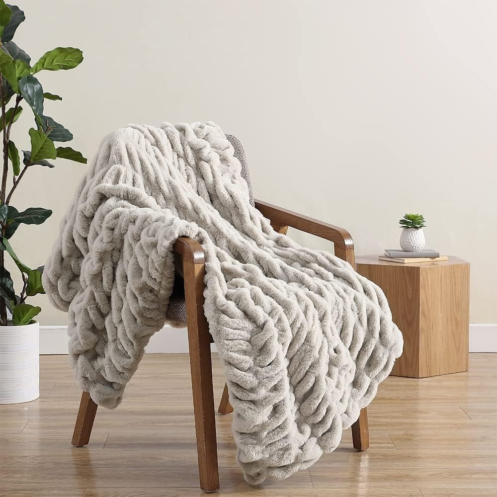 Chic Casa Faux Fur Blanket